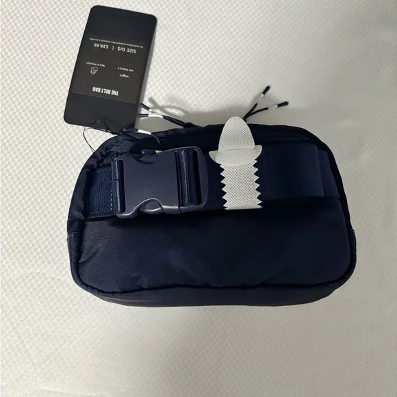 New Fabletics The Belt Bag Deep Navy - Picture 6 of 7